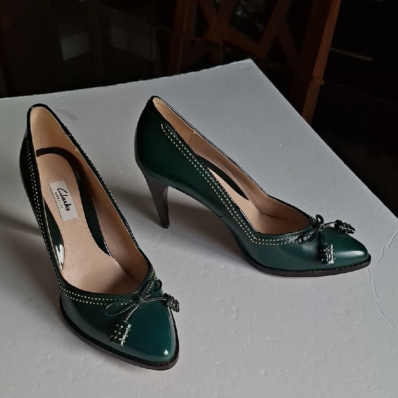 Clarks Women's Dark Green Heels with Bow Detail - Picture 2 of 7